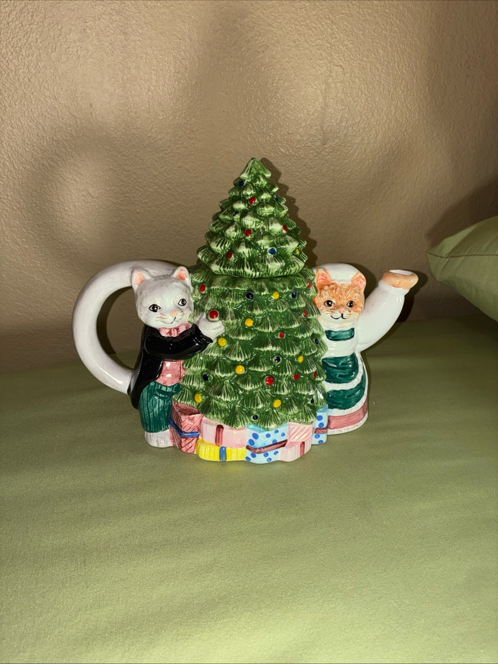 Vintage Caffco Well Manored Cats, Christmas Tree Teapot, 8.5 Inches Tall.